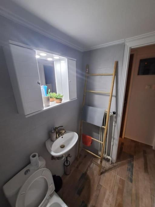 Chic Comfort: Where Cozy Meets Professional Atenas Exterior foto